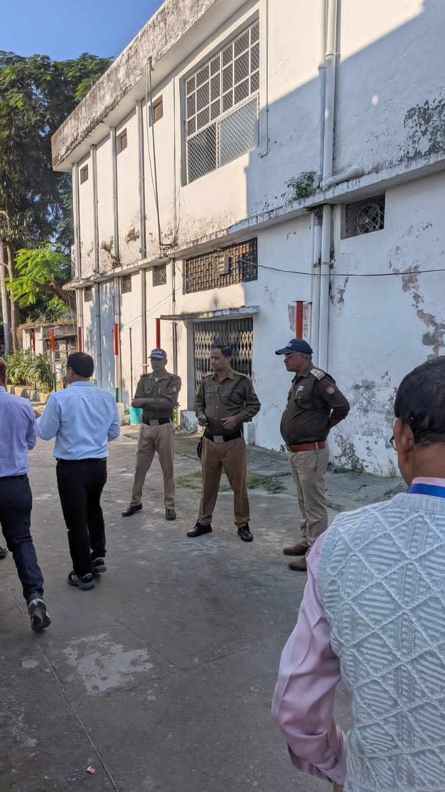 संस्कृत प्रवक्ता परीक्षा पर पुलिस का पहरा, तीन केंद्रों पर कड़ी निगरानी संस्कृत प्रवक्ता परीक्षा पर पुलिस का पहरा, तीन केंद्रों पर कड़ी निगरानी