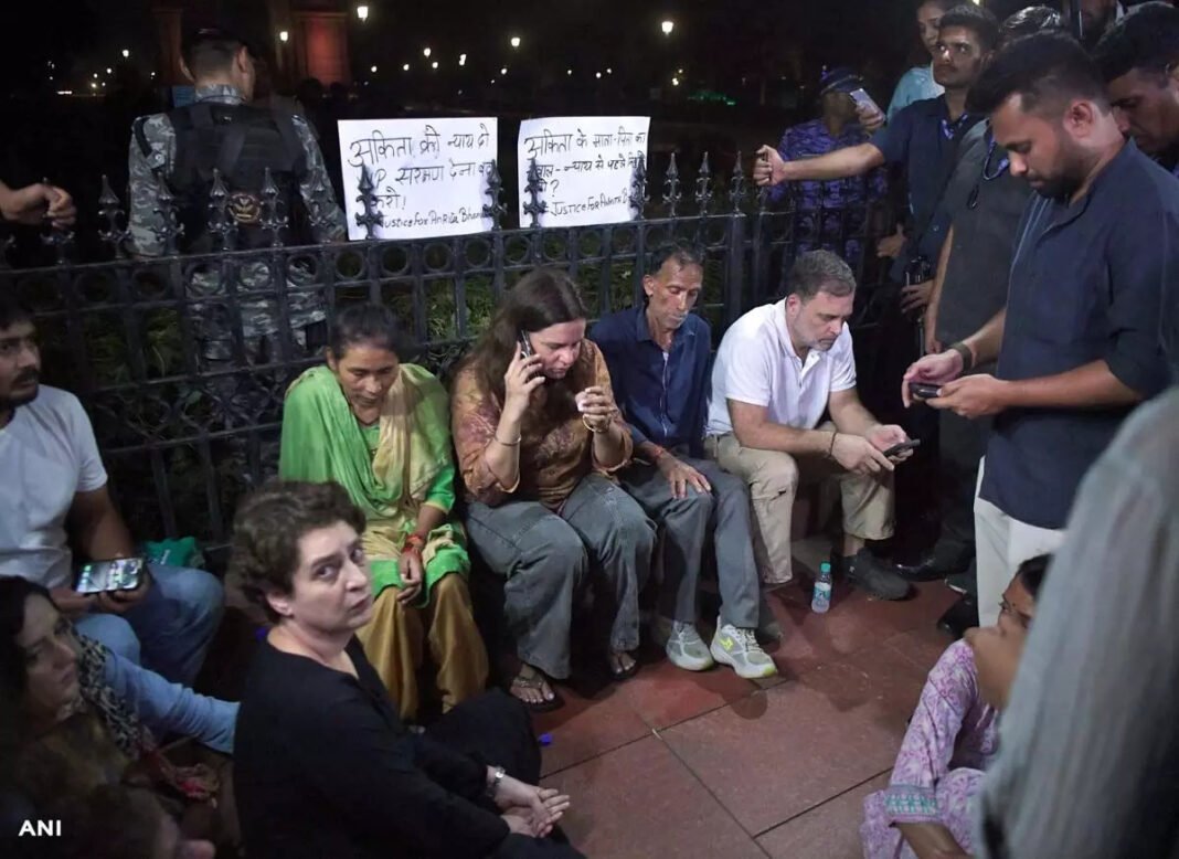 अंकिता भंडारी को न्याय दिलाने के लिए इंडिया गेट पर प्रदर्शन, राहुल-प्रियंका गांधी ने परिवार का किया समर्थन अंकिता भंडारी को न्याय दिलाने के लिए इंडिया गेट पर प्रदर्शन, राहुल-प्रियंका गांधी ने परिवार का किया समर्थन