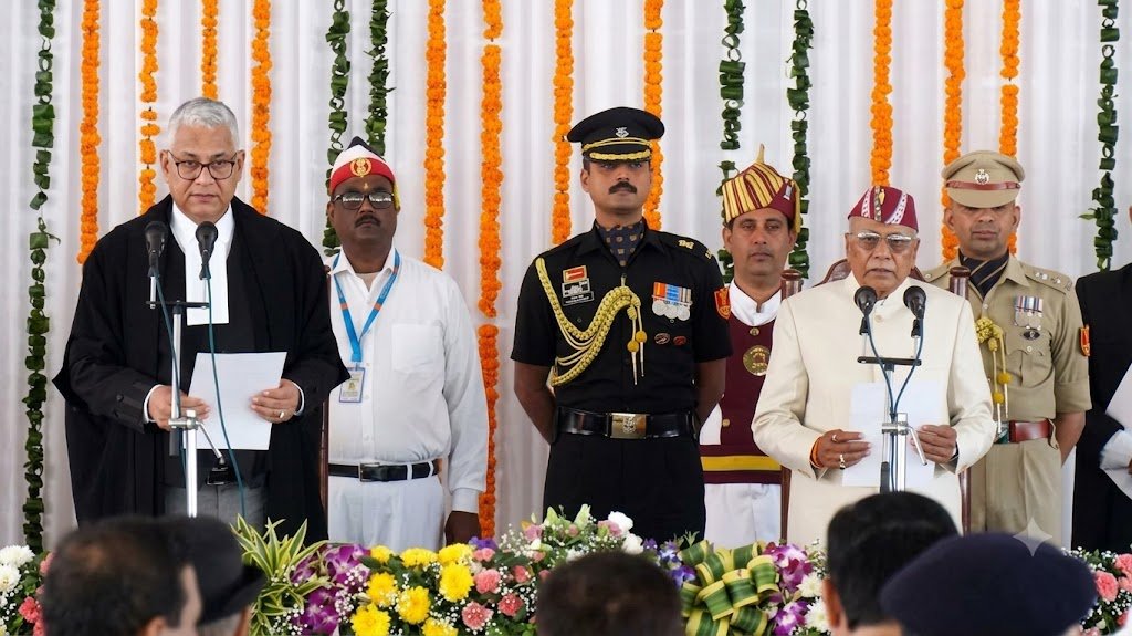 डॉ. ढाल सिंह बिसेन बने उत्तराखंड के नए राज्यपाल, लोक भवन में ली पद और गोपनीयता की शपथ डॉ. ढाल सिंह बिसेन बने उत्तराखंड के नए राज्यपाल, लोक भवन में ली पद और गोपनीयता की शपथ