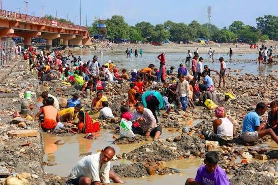 हरिद्वार में गंगा बंदी के दौरान सफाई अभियान, आठ टन कचरा हटाया; फिर भी घाटों पर बिखरी गंदगी हरिद्वार में गंगा बंदी के दौरान सफाई अभियान, आठ टन कचरा हटाया; फिर भी घाटों पर बिखरी गंदगी