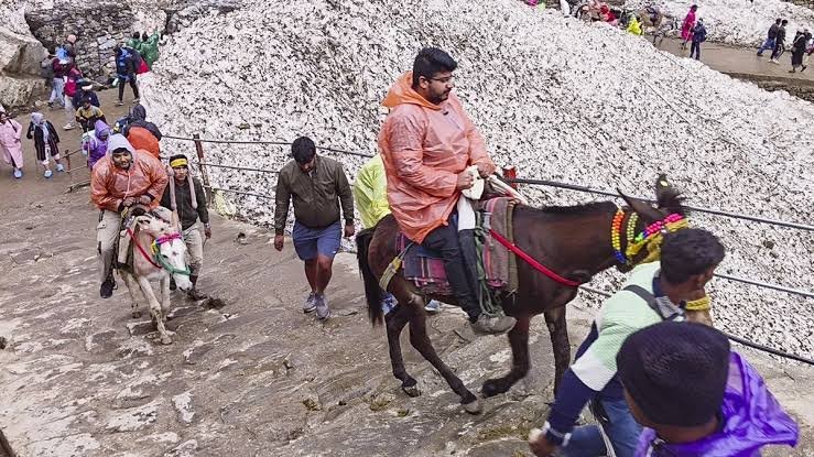 केदारनाथ पैदल मार्ग पर जगह-जगह फिसलन, लिंचोली में उखड़ा रास्ता; श्रद्धालुओं और घोड़े-खच्चरों की बढ़ी परेशानी केदारनाथ पैदल मार्ग पर जगह-जगह फिसलन, लिंचोली में उखड़ा रास्ता; श्रद्धालुओं और घोड़े-खच्चरों की बढ़ी परेशानी