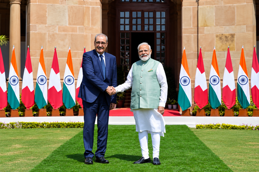 पीएम मोदी से मिले स्विस राष्ट्रपति गाइ पार्मेलिन, व्यापार और निवेश पर बढ़ा सहयोग पीएम मोदी से मिले स्विस राष्ट्रपति गाइ पार्मेलिन, व्यापार और निवेश पर बढ़ा सहयोग