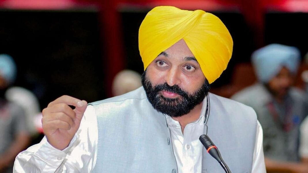 भगवंत मान के पास ढाई लाख के जूते और लाखों के डिजाइनर सूट! भाजपा ने कस्टम ड्यूटी को लेकर उठाए सवाल भगवंत मान के पास ढाई लाख के जूते और लाखों के डिजाइनर सूट! भाजपा ने कस्टम ड्यूटी को लेकर उठाए सवाल