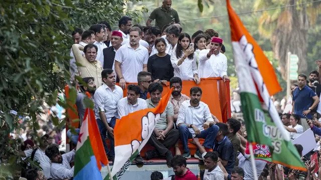 SIR पर सुप्रीम कोर्ट पहुंचा इंडिया गठबंधन, चुनाव आयोग से पूरी फाइलें, आपत्तियों और एक्सेस लॉग का ब्योरा मांगने की अपील SIR पर सुप्रीम कोर्ट पहुंचा इंडिया गठबंधन, चुनाव आयोग से पूरी फाइलें, आपत्तियों और एक्सेस लॉग का ब्योरा मांगने की अपील