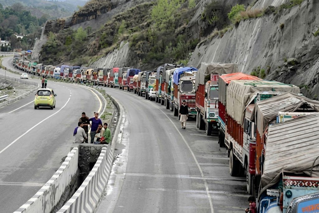 सिक्किम में NH-10 पर रात में आठ घंटे बंद रहेगा यातायात, 4 नवंबर तक लागू रहेगा प्रतिबंध सिक्किम में NH-10 पर रात में आठ घंटे बंद रहेगा यातायात, 4 नवंबर तक लागू रहेगा प्रतिबंध