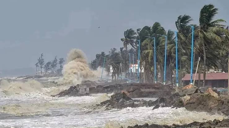 बंगाल की खाड़ी में भीषण चक्रवात का खतरा, 140 किमी प्रति घंटे की रफ्तार से चल सकती हैं हवाएं; तीन राज्यों में अलर्ट बंगाल की खाड़ी में भीषण चक्रवात का खतरा, 140 किमी प्रति घंटे की रफ्तार से चल सकती हैं हवाएं; तीन राज्यों में अलर्ट