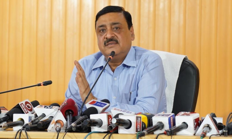 उत्तराखंड में 24 हजार करोड़ रुपये के निवेश को धरातल पर उतारने की तैयारी, जल्द होगा चौथा ग्राउंड ब्रेकिंग समारोह उत्तराखंड में 24 हजार करोड़ रुपये के निवेश को धरातल पर उतारने की तैयारी, जल्द होगा चौथा ग्राउंड ब्रेकिंग समारोह